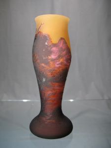 Vase Tip Gallé décor paysage Lorraine Pourpre