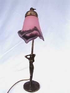 Lampe Femme rose berlingot .