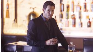 Service en Cristal de Bohème à Whisky Quadra (carafe + 6 verres) , utilisé dans la série LUCIFER