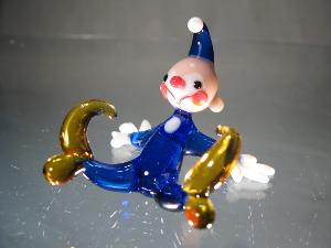 Clown assis en Cristal de couleur bleu 