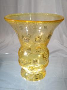 Vase en cristal ouvert ambre doré bullé. Pièce unique signée Jablonski