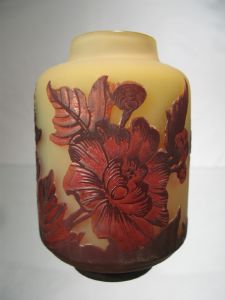 Vase Tip Gallé décor fleurs rouge