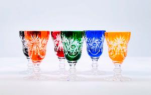 Verres à thé couleur et incrustations or cristal de Bohême fond taillé