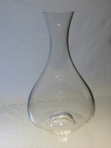 Carafe à vin moderne ouverte