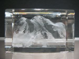 Cube en cristal grave au laser 3D HD Mont - Blanc