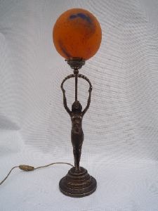 Lampe art deco femme boule 