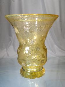 Vase en cristal ouvert ambre doré bullé. Pièce unique signée Jablonski