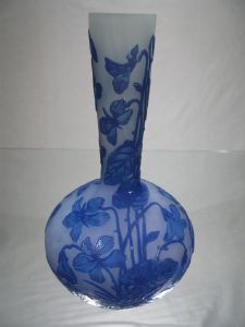 Vase soliflore Tip Gallé décor fleurs bleu