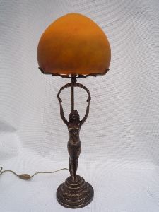 Lampe femme cone 20 cm 