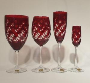 Verres élégants boules rouge rubis en cristal bohème