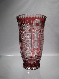 Vase en cristal de Bohème taille Facettes rouge