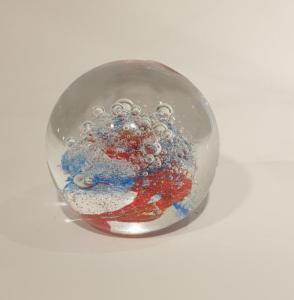 Sulfure , presse papier ronde spirale rouge bleu 7cm
