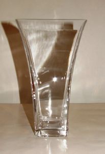 Vase en cristal forme tulipe 