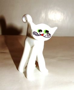 Chat blanc en cristal mat
