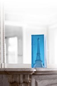 Le Daum de Paris tour eiffel cristal bleu