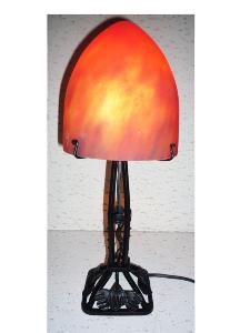 Lampe art nouveau fer forgé carré et pate de verre orange