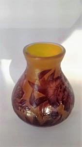 Vase Tip Gallé " Fleurs rouge pourpre" 