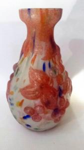 Vase Tip Gallé blanc " Raisin rose " 