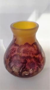 Vase Tip Gallé " Fleurs rouge pourpre" 