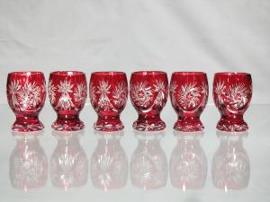 Verres à digestifs en Cristal de Bohème rouge taille étoile 