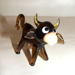 Vache en cristal de couleur