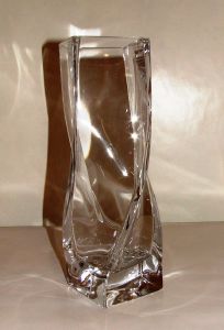 Vase torsadé rectangulaire en cristal 