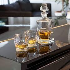 Service en Cristal de Bohème à Whisky Quadra (carafe + 6 verres) , utilisé dans la série LUCIFER