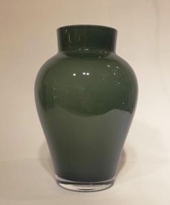 Vase urne vert gris