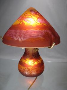 Lampe Tip Gallé "petite japonaise" décor paysage