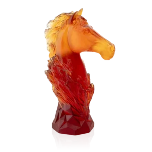 Cavalier d'échecs Daum de la collection Cavalcade. Couleur Ambre.