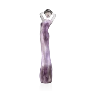 Sculpture "Adèle" en pâte de verre de la prestigieuse cristallerie Daum, réalisée en collaboration avec l'artiste Jean-Philippe Richard. Couleur grise violette.