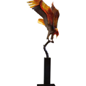 Sculpture d'un aigle royal en pâte de verre de la prestigieuse cristallerie Daum, réalisée en collaboration avec l'artiste Madeleine Van Der Knoop. Modèle Prestige.