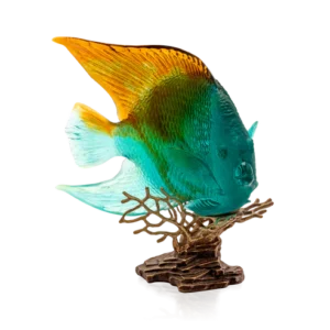 Sculpture d'un ange royal en pâte de verre de la prestigieuse cristallerie Daum, collection Mer de Corail. Couleur ambre & verte.