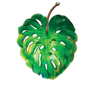 Applique en pâte de verre de la prestigieuse cristallerie Daum, collection Monstera réalisée en collaboration avec l'artiste Emilio Robba. Couleur verte, petit modèle.