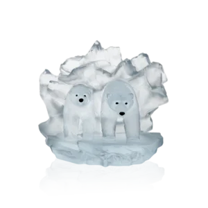 Sculpture Arktos en pâte de verre de la prestigieuse Maison Daum, réalisée en collaboration avec l'artiste grec Kyriakos Kaziras, et symbolisant deux ours polaires émergeant de la banquise.
