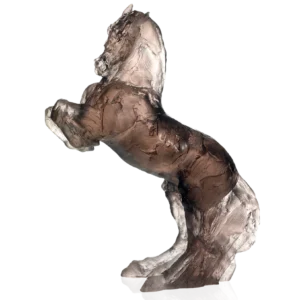 Sculpture "Balthazar" en pâte de verre d'un cheval de la prestigieuse cristallerie Daum, réalisée en collaboration avec l'artiste Jean-Louis Sauvat. Couleur gris-rose.