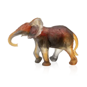 Sculpture d'un éléphant Savana en pâte de verre, de la prestigieuse cristallerie Daum. Grand modèle.