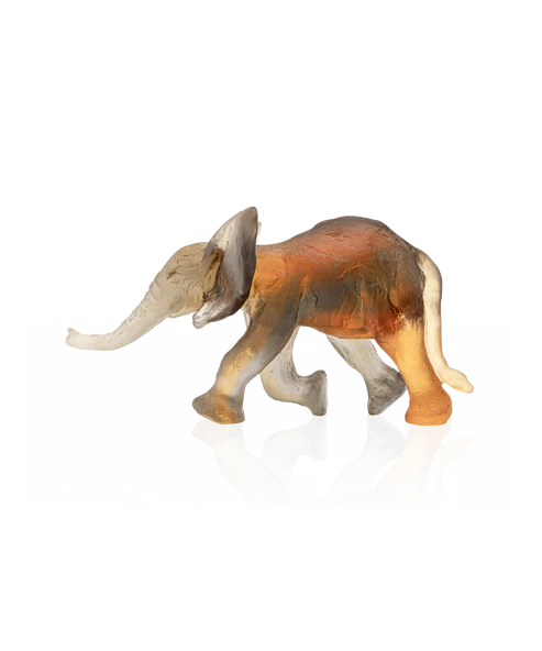 Sculpture d'un éléphant Savana en pâte de verre, de la prestigieuse cristallerie Daum. Petit modèle.