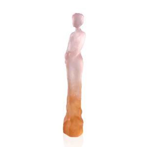 Sculpture "Eugénie" en pâte de verre de la prestigieuse cristallerie Daum, réalisée en collaboration avec l'artiste Jean-Philippe Richard. Couleur rose jaune.