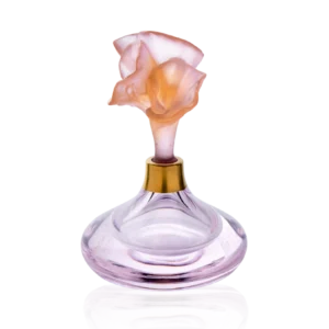 Flacon de parfum en pâte de verre de la prestigieuse cristallerie Daum, collection Arum. Couleur ambre rose.