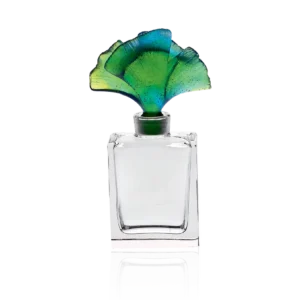 Flacon de parfum en pâte de verre de la prestigieuse cristallerie Daum, collection Ginkgo. Couleur verte.