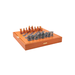 Jeu d'Échecs avec pions en pâte de verre de la prestigieuse cristallerie Daum, collection Cavalcade. Échiquier réalisé en collaboration avec Hector Saxe.