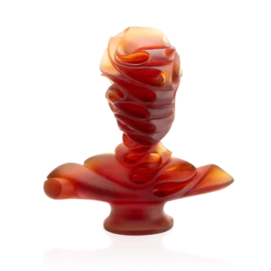Sculpture "Masque de Verre" en pâte de verre de la prestigieuse cristallerie Daum, réalisée en collaboration avec l'artiste Jean Faucheur. Couleur ambre.