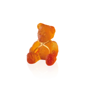 Sculpture Mini-Doudours en pâte de verre, de la prestigieuse cristallerie Daum, réalisée en collaboration avec l'artiste Serge Mansau. Couleur ambre.