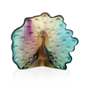 Sculpture d'un paon en pâte de verre de la prestigieuse cristallerie Daum.