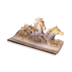 Plumier en pâte de verre de la prestigieuse cristallerie Daum, collection Cavalcade. Couleur brun glacé.