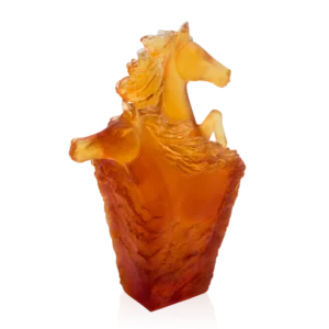 Porte-crayon en pâte de verre de la prestigieuse cristallerie Daum, collection Cavalcade. Couleur ambre.