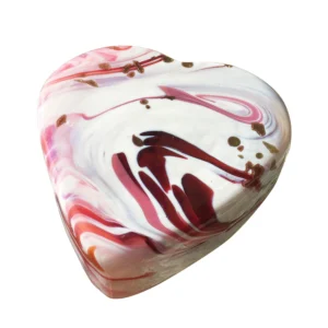 Presse-papier La Rochère, collection Cœur, couleur framboise aventurine. Soufflé-bouche et fait main en France.