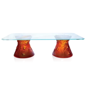 Table basse grand modèle en pâte de verre de la prestigieuse cristallerie Daum, collection Végétale. Couleur ambre, avec un plateau en verre trempé.