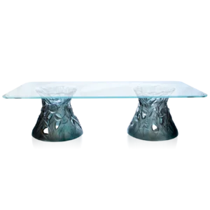 Table basse grand modèle en pâte de verre de la prestigieuse cristallerie Daum, collection Végétale. Couleur gris bleu, avec un plateau en verre trempé.